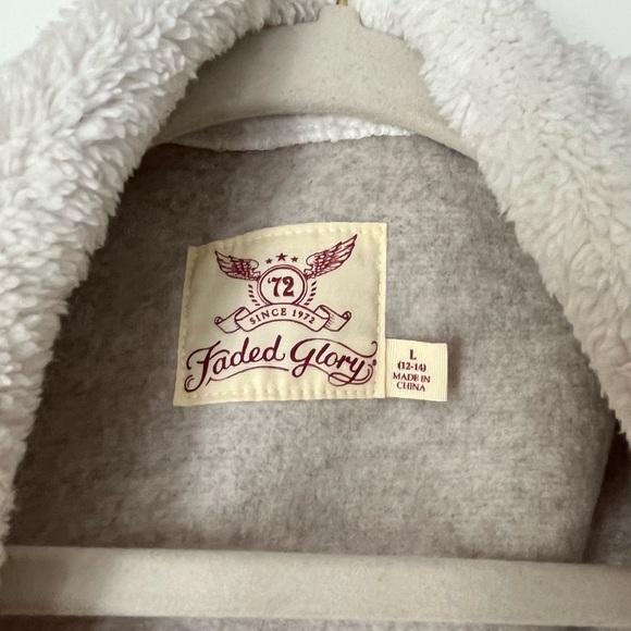 Faded Glory Women's Light Gray Sherpa Collar Vest - Picture 3 of 6